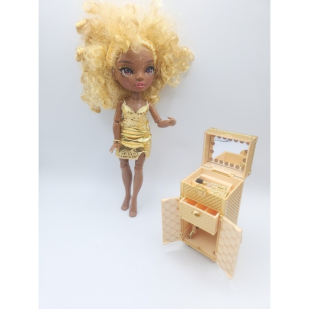 Rainbow High Meline Luxe Doll Rainbow Vision Gold Dress & Vanity Trunk Set